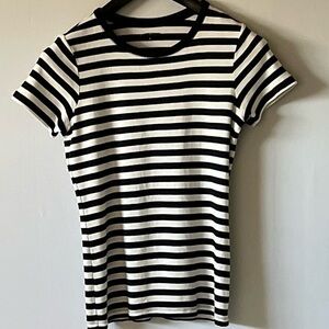 Lands End, woman’s short sleeved pullover top, size S